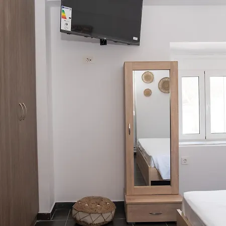 K&Ε guest house Nyaraló Ambávrisz