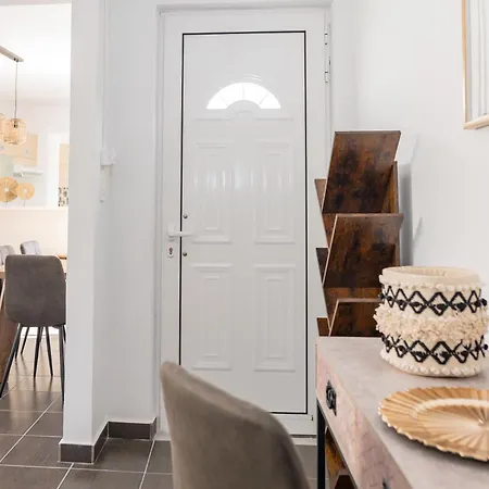 K&Ε guest house Semesterbostad *